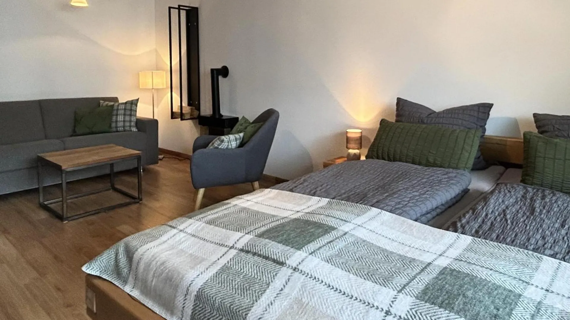 오버스트도르프 Hirschzauber A9 Montana Haus 아파트