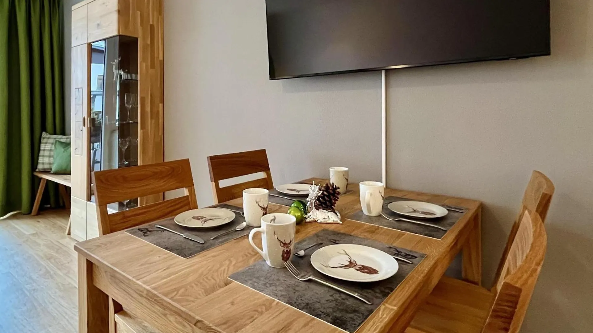 오버스트도르프 Hirschzauber A9 Montana Haus 아파트